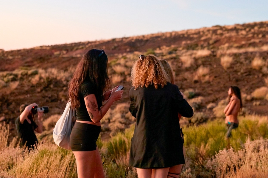 Backstage Vuemme Calendar 2025. Wind, ocean and fire: the free soul of Tenerife - Backstage Vuemme Calendar 2025. Wind, ocean and fire: the free soul of Tenerife